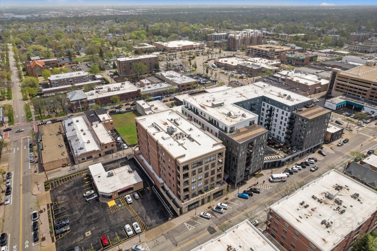 195 North Addison Avenue, Unit PH03 Elmhurst, IL 60126 - Photo 32 of 36 an aerial view of a city with lots of residential buildings