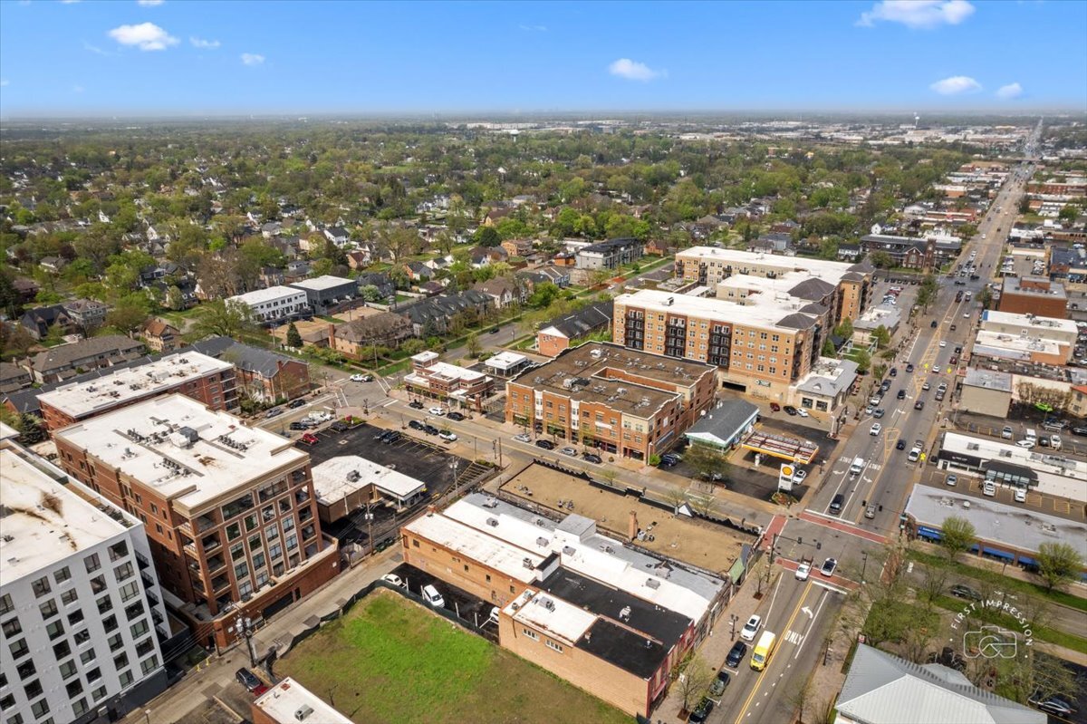 195 North Addison Avenue, Unit PH03 Elmhurst, IL 60126 - Photo 35 of 36 an aerial view of residential building with parking space
