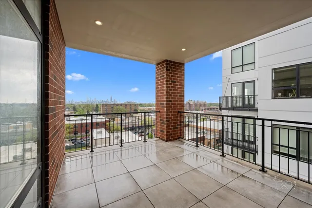 $1,300,000 | 195 North Addison Avenue, Unit PH03, Elmhurst, IL 60126