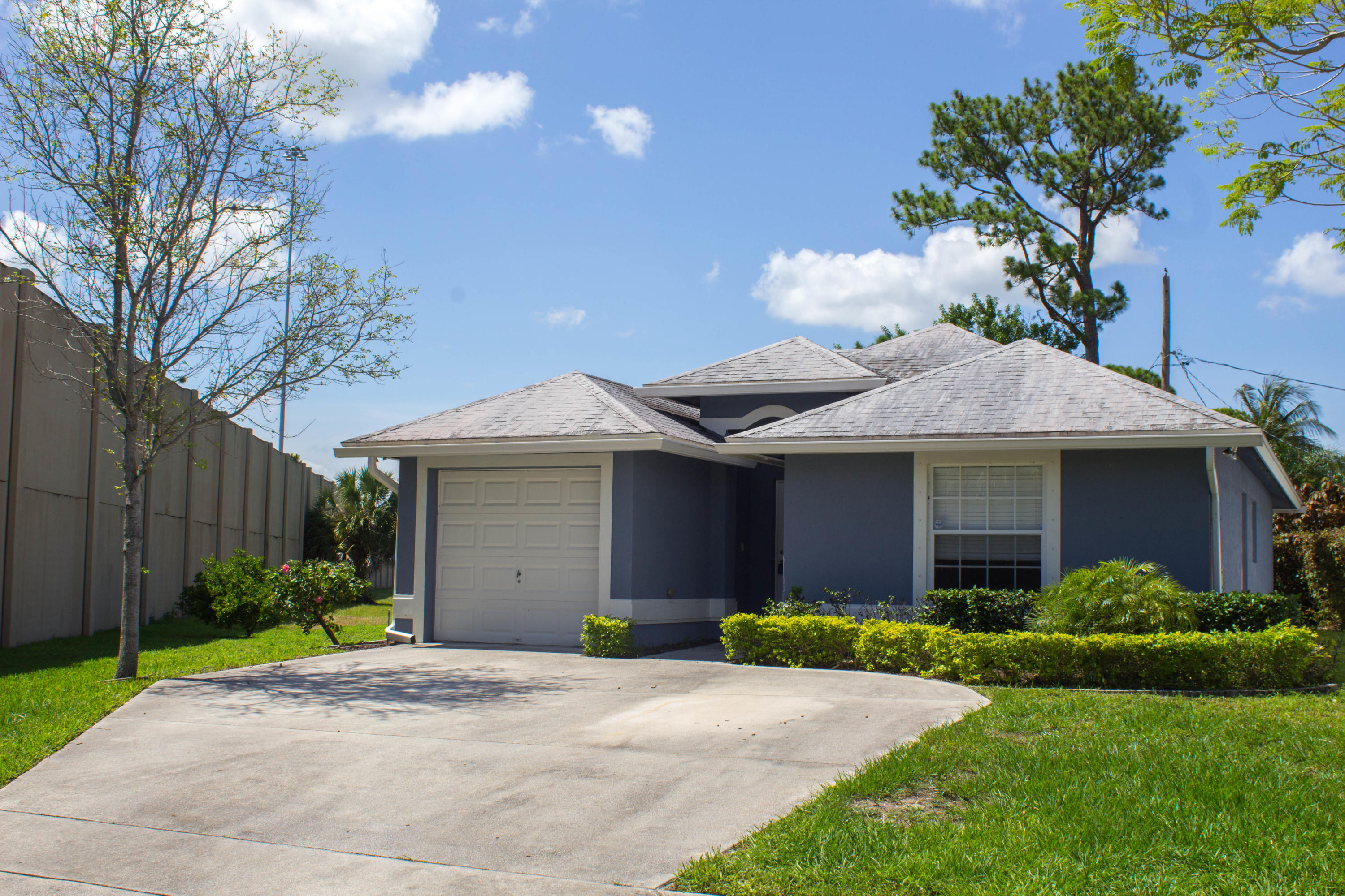 6101 Ferrera Street Jupiter, FL 33458 - Photo 13 of 15 Front 2