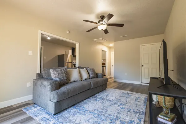 $2,900 | 106 Mimosa Street, Lake Jackson, TX 77566