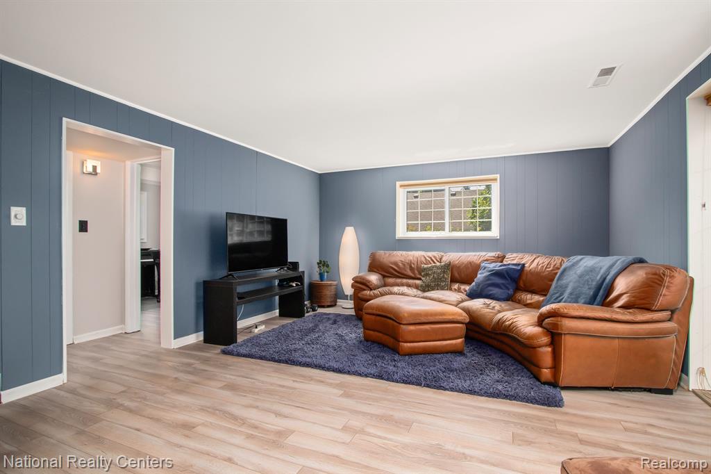 373 Bellarmine Drive Rochester, MI 48309 - Photo 11 of 22