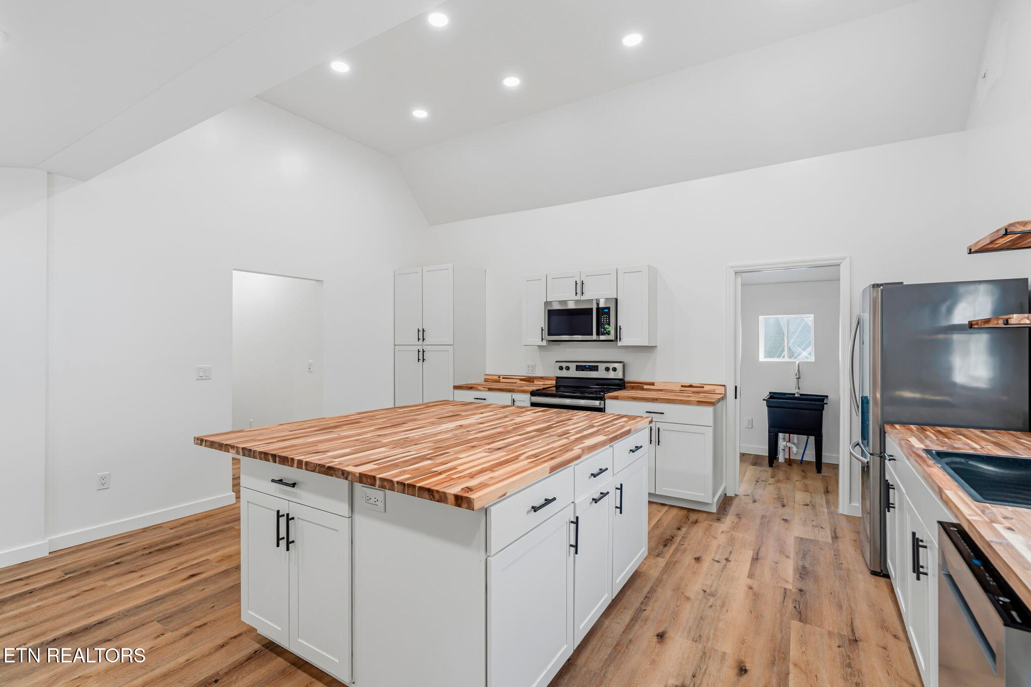 125 Ballard Lane Heiskell, TN 37754 - Photo 10 of 29 KITCHEN