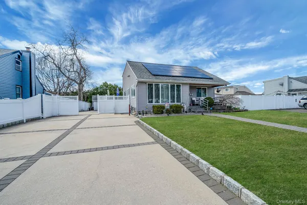 $689,000 | 100 Anderson Avenue, North Babylon, NY 11703