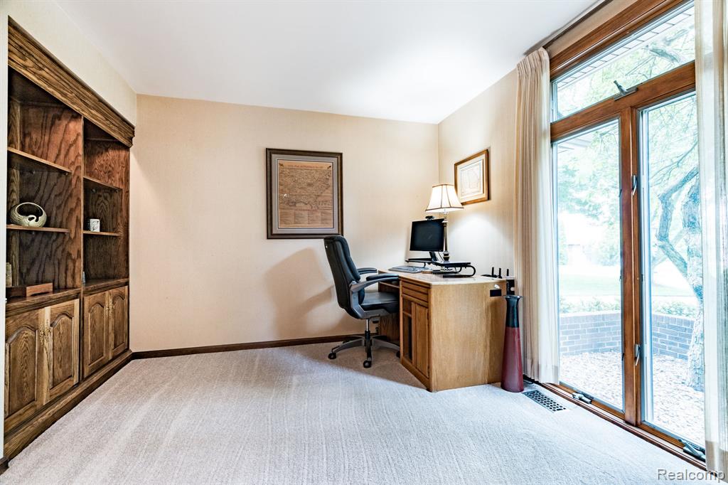 2732 Winter Park Court Rochester Hills, MI 48309 - Photo 20 of 49