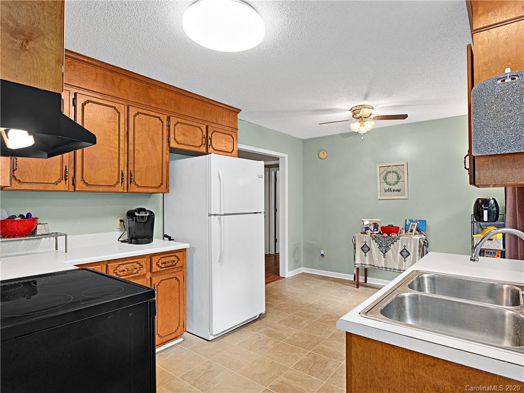 510 Hunters Ridge Road Mills River, NC 28759 - Photo 8 of 19 Gallery Image 8