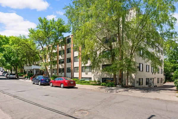 $175,000 | 2700 West 44th Street, Unit 113, Minneapolis, MN 55410