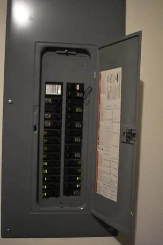 $3,075 | 107 Southwest Glenwood Drive, Port St. Lucie, FL 34984