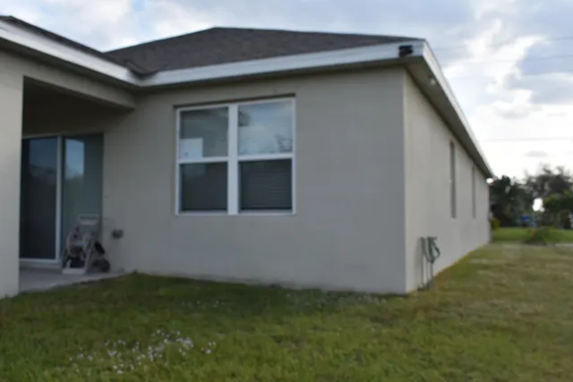$3,075 | 107 Southwest Glenwood Drive, Port St. Lucie, FL 34984