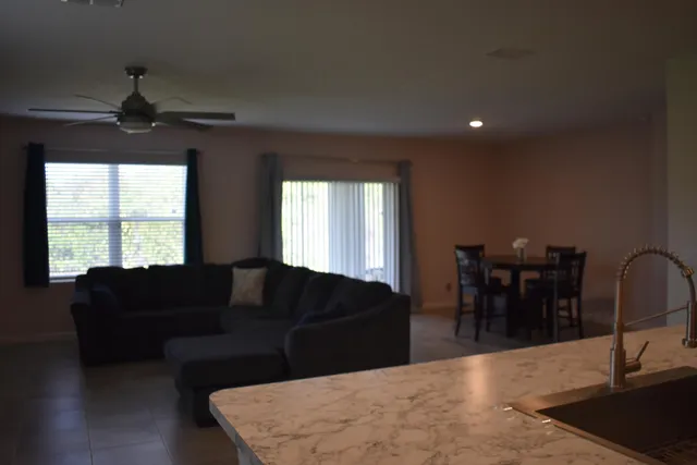 $3,075 | 107 Southwest Glenwood Drive, Port St. Lucie, FL 34984