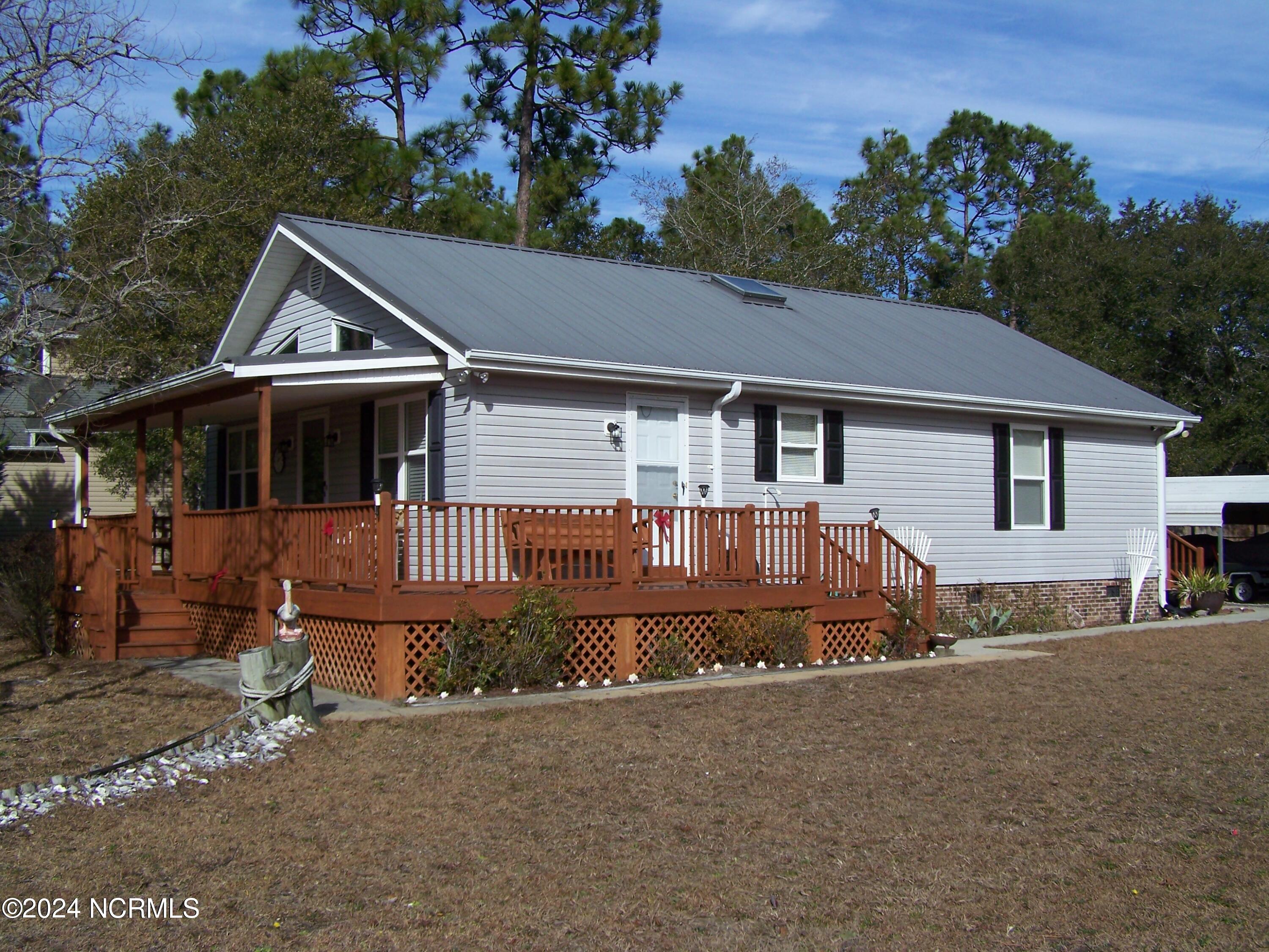 36 North Lake Drive Boiling Spring Lakes, NC 28461 - Photo 4 of 55 Right side of home