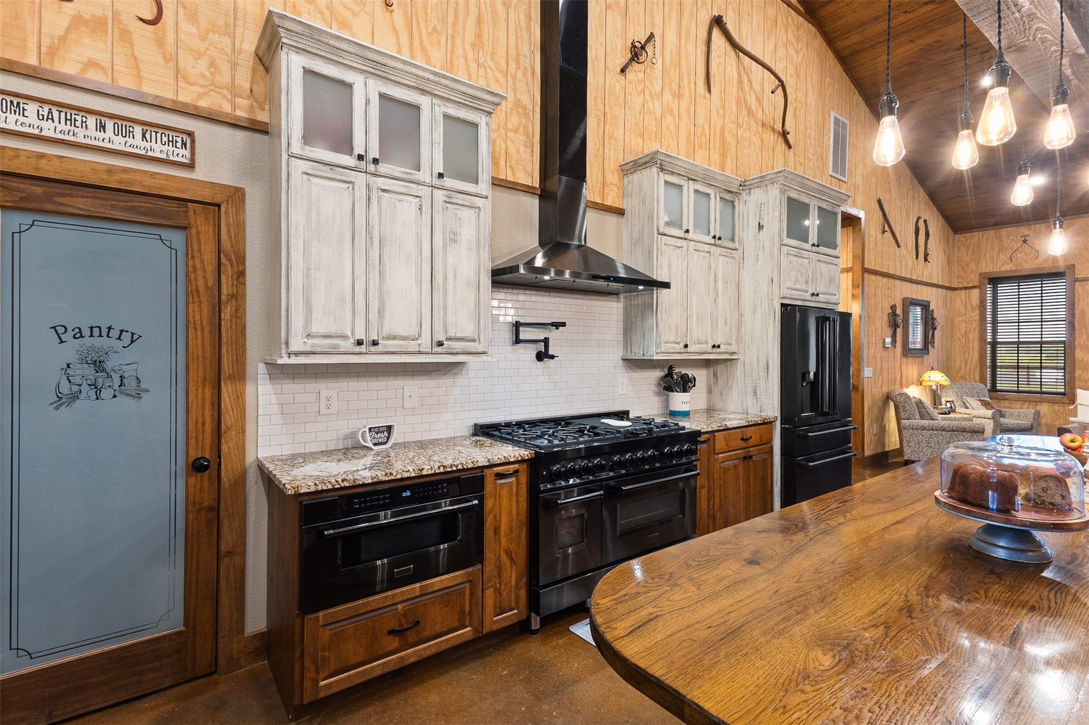 1402 Eagle Ferry Road Anahuac, TX 77514 - Photo 4 of 50 Gallery Image 4