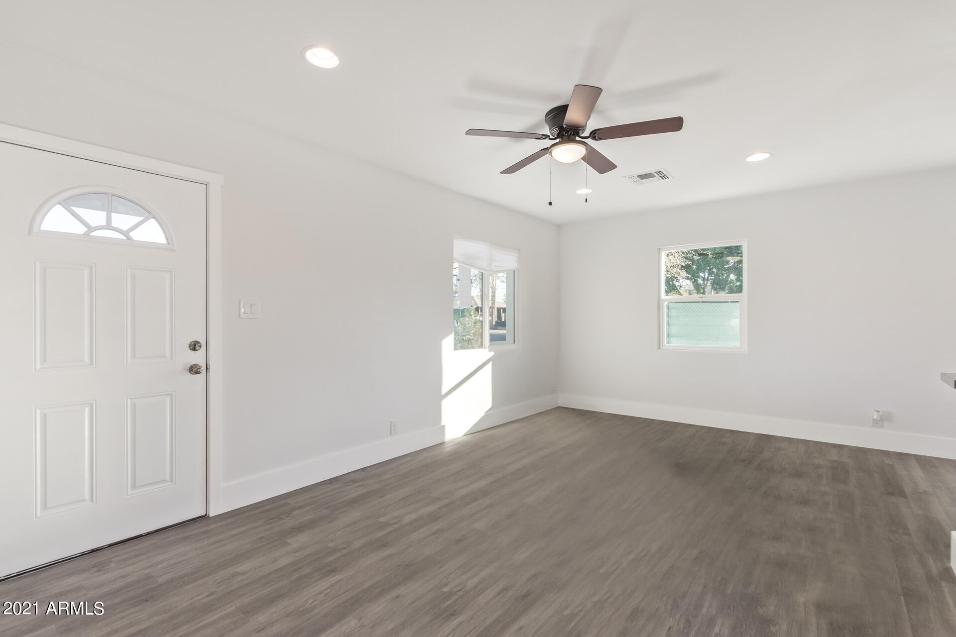 1501 West Roma Avenue Phoenix, AZ 85015 - Photo 3 of 25 0003-03 - Roma