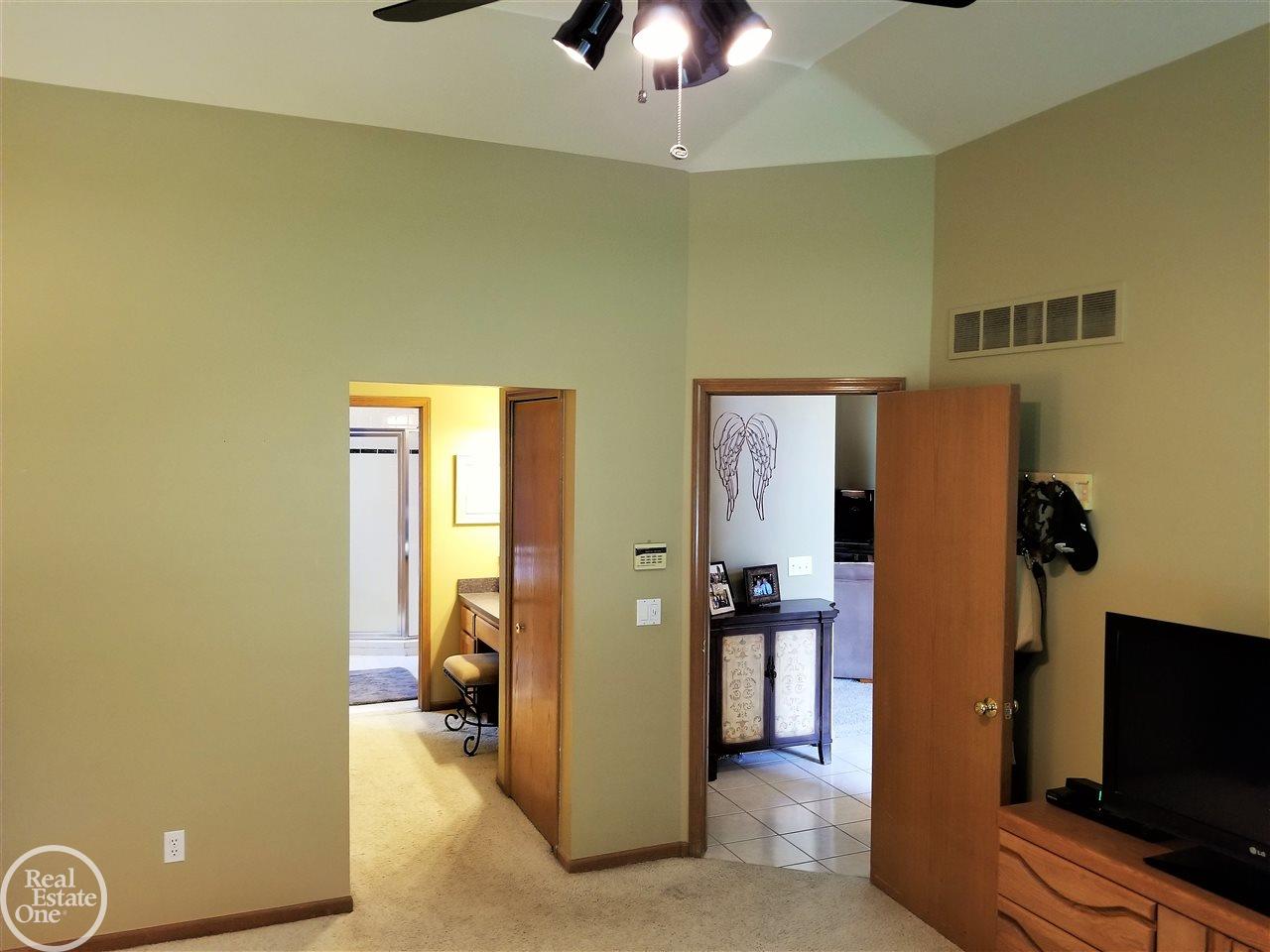 50167 Riverside Drive Macomb, MI 48044 - Photo 18 of 84 31348103-17.JPG