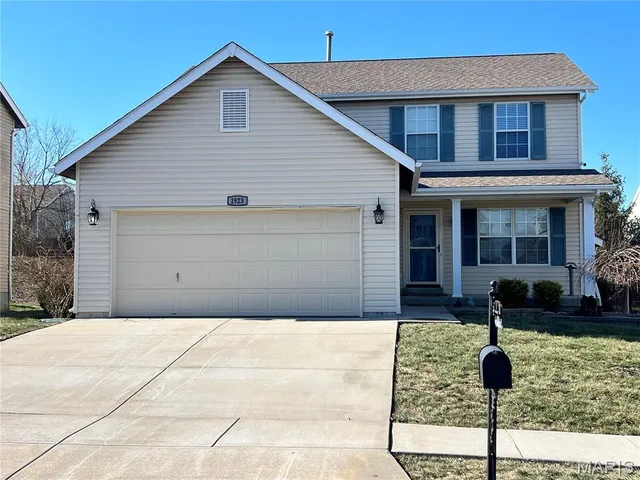 $345,000 | 1923 Briarfield Drive, Lake St. Louis, MO 63367