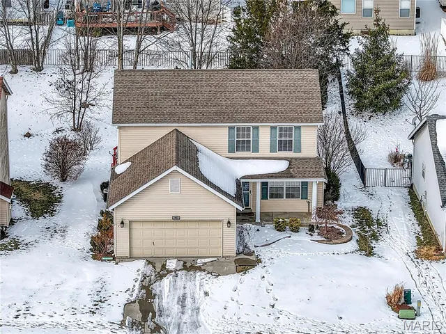 $345,000 | 1923 Briarfield Drive, Lake St. Louis, MO 63367