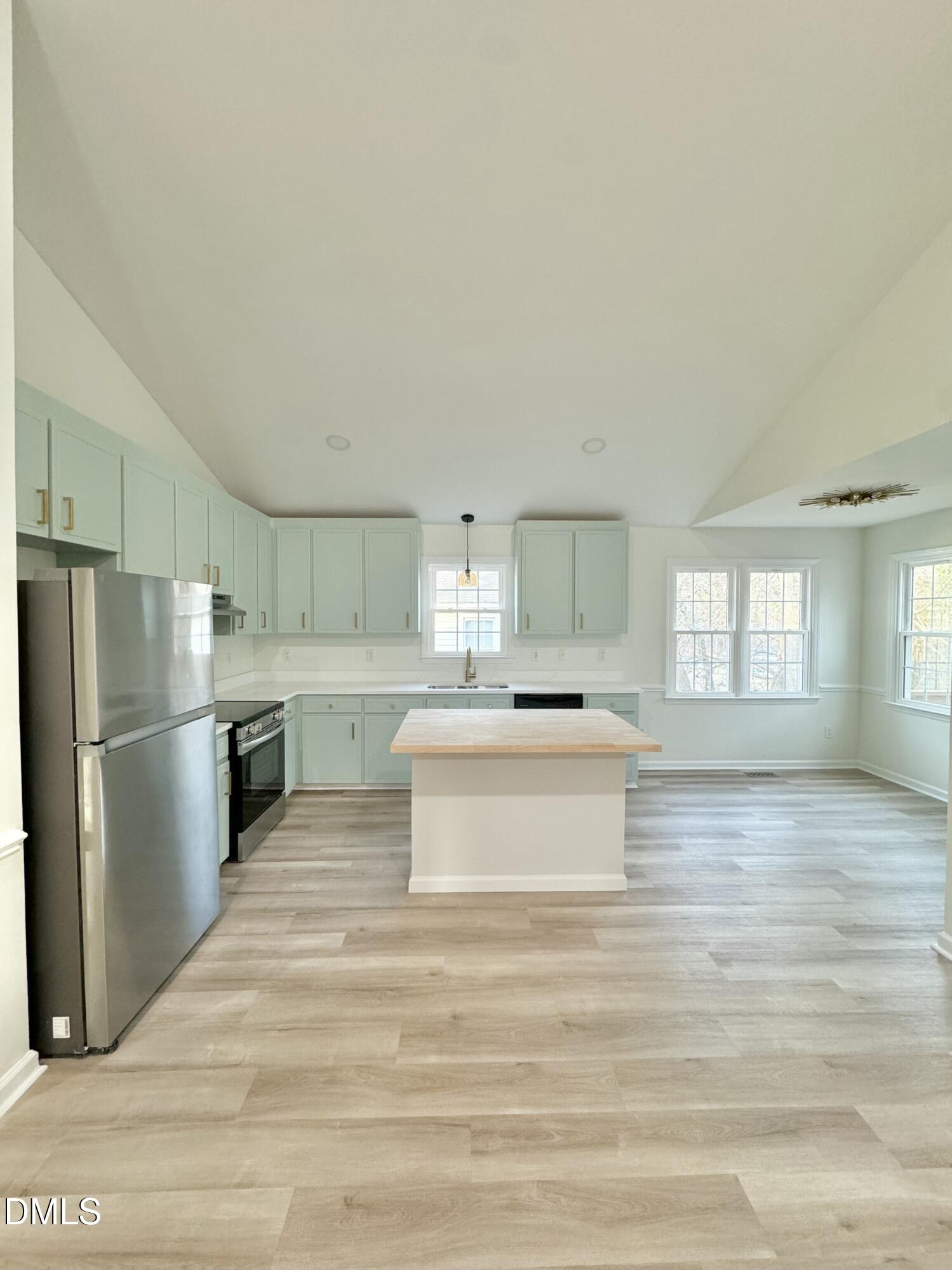 308 Kilgo Street Clayton, NC 27520 - Photo 5 of 22 Kichen Overview