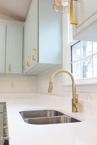 a close view of sink and tap