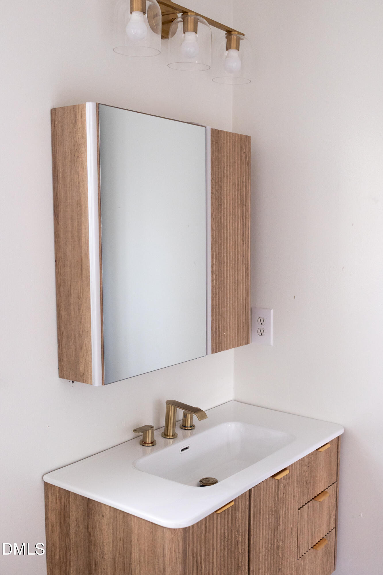 308 Kilgo Street Clayton, NC 27520 - Photo 10 of 22 Master Bath Sink