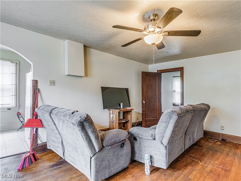 642 East Wilbeth Road Akron, OH 44306 - Photo 17 of 39 Unit 3 Living room with hardwood floors