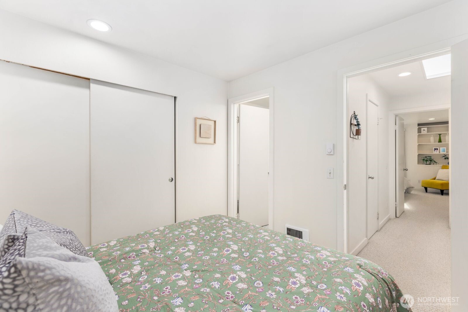 10237 Southeast 3rd Street, Unit 5 Bellevue, WA 98004 - Photo 24 of 35