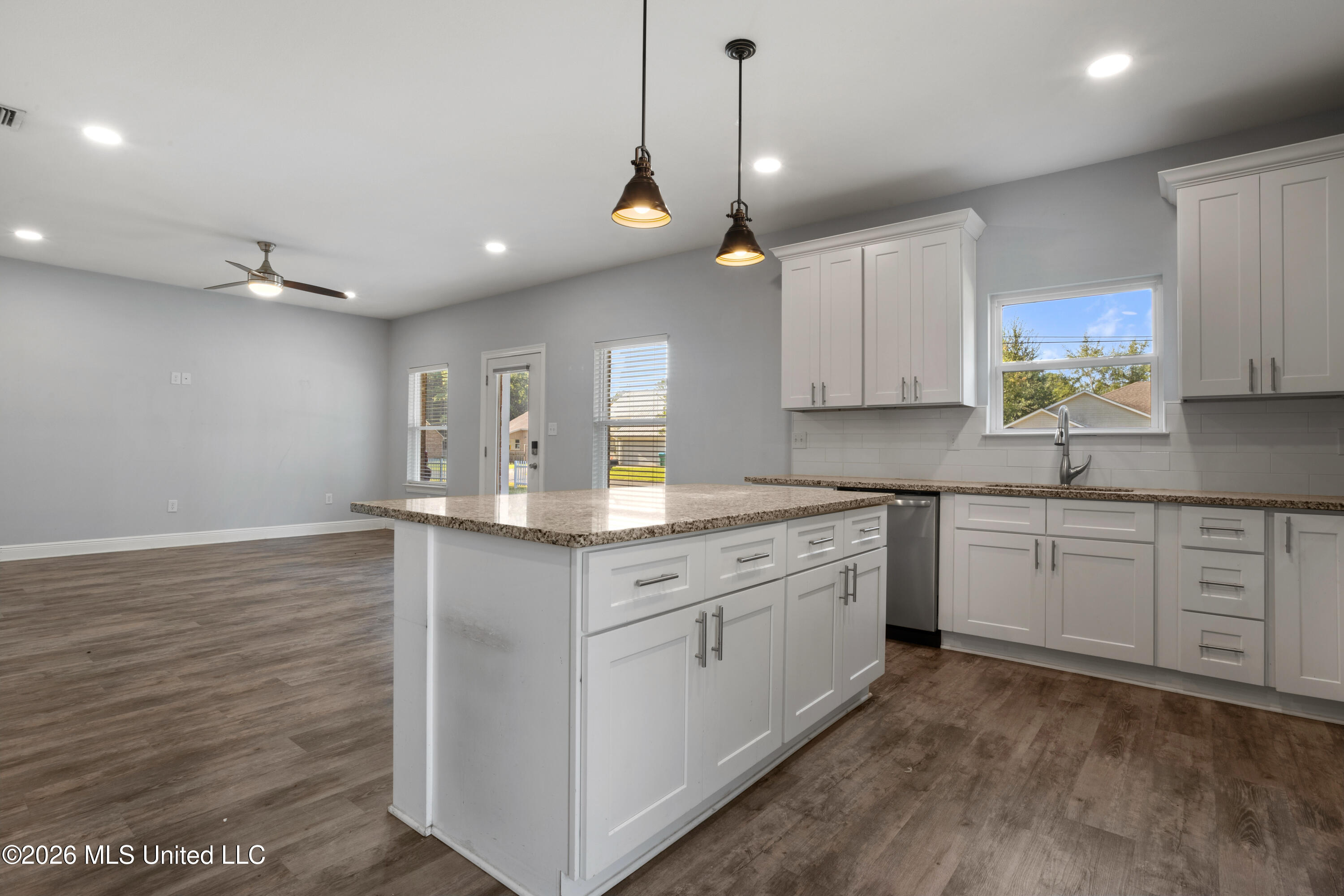 3220 Tuna Road Gautier, MS 39553 - Photo 12 of 31 00011