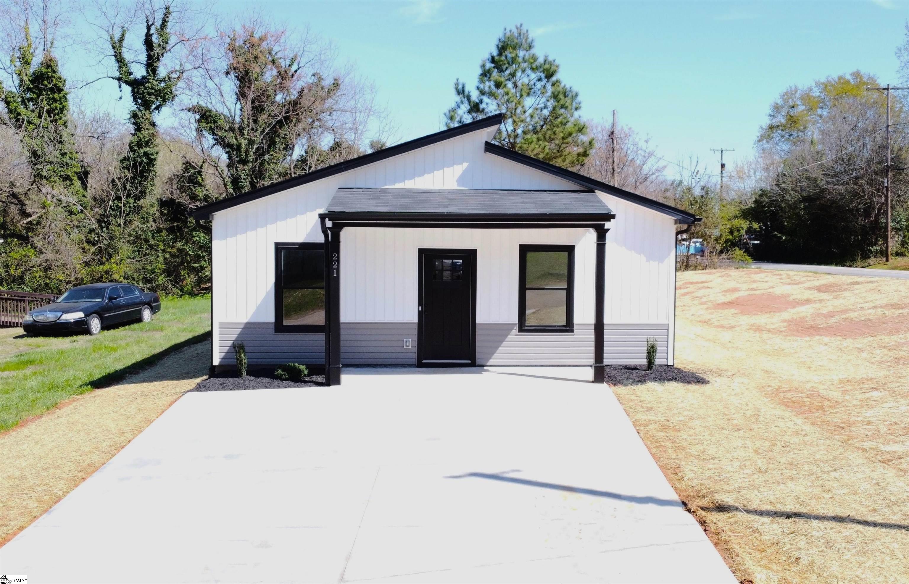221 Sims Chapel Road Spartanburg, SC 29306 - Photo 1 of 35 Gallery Image 1