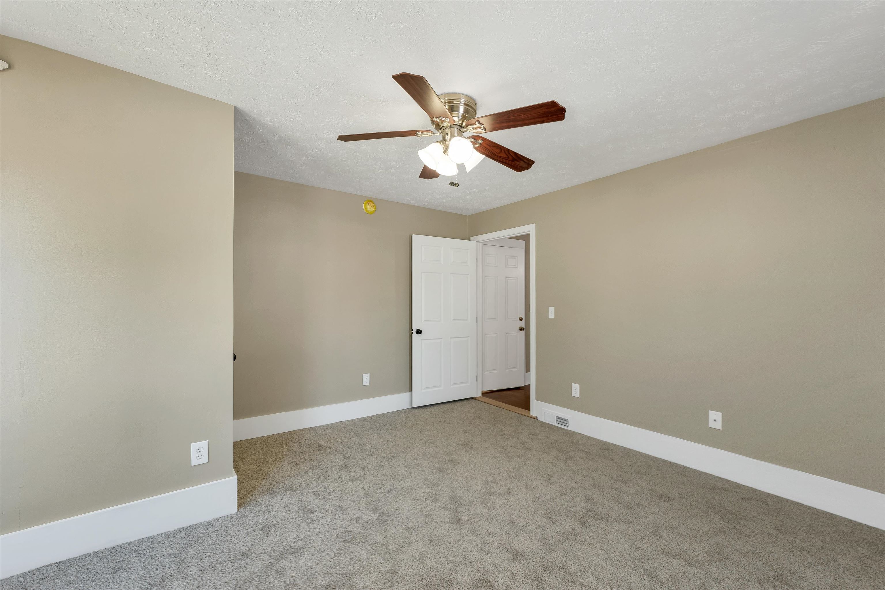 16 Brook Street Derry, NH 03038 - Photo 34 of 60