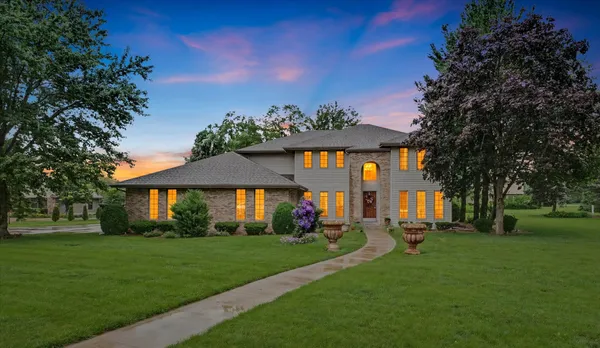 $479,900 | 402 Hollyridge Court, St. Joseph, IL 61873