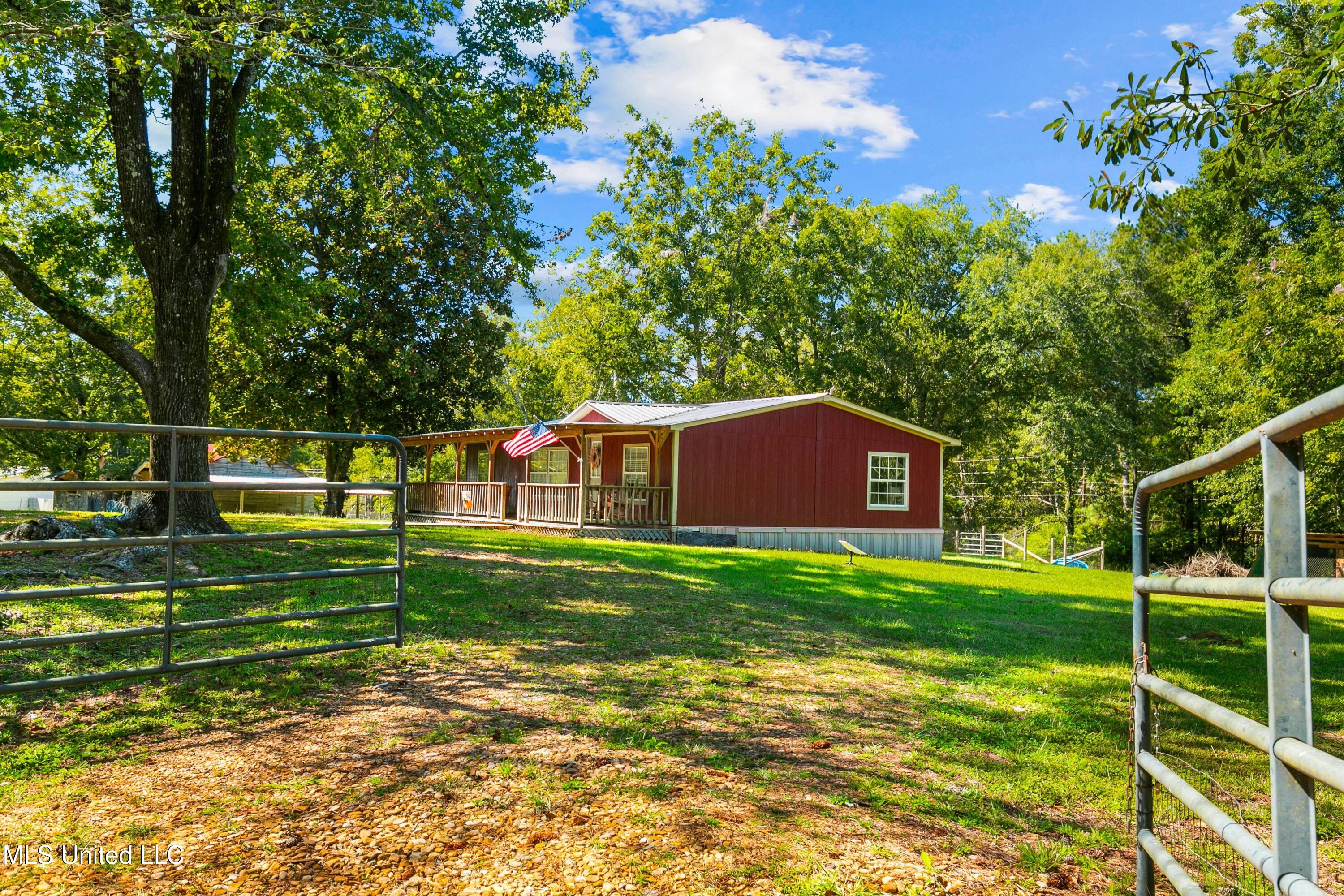 8079 Harmony Road Crystal Springs, MS 39059 - Photo 1 of 20 Driveway