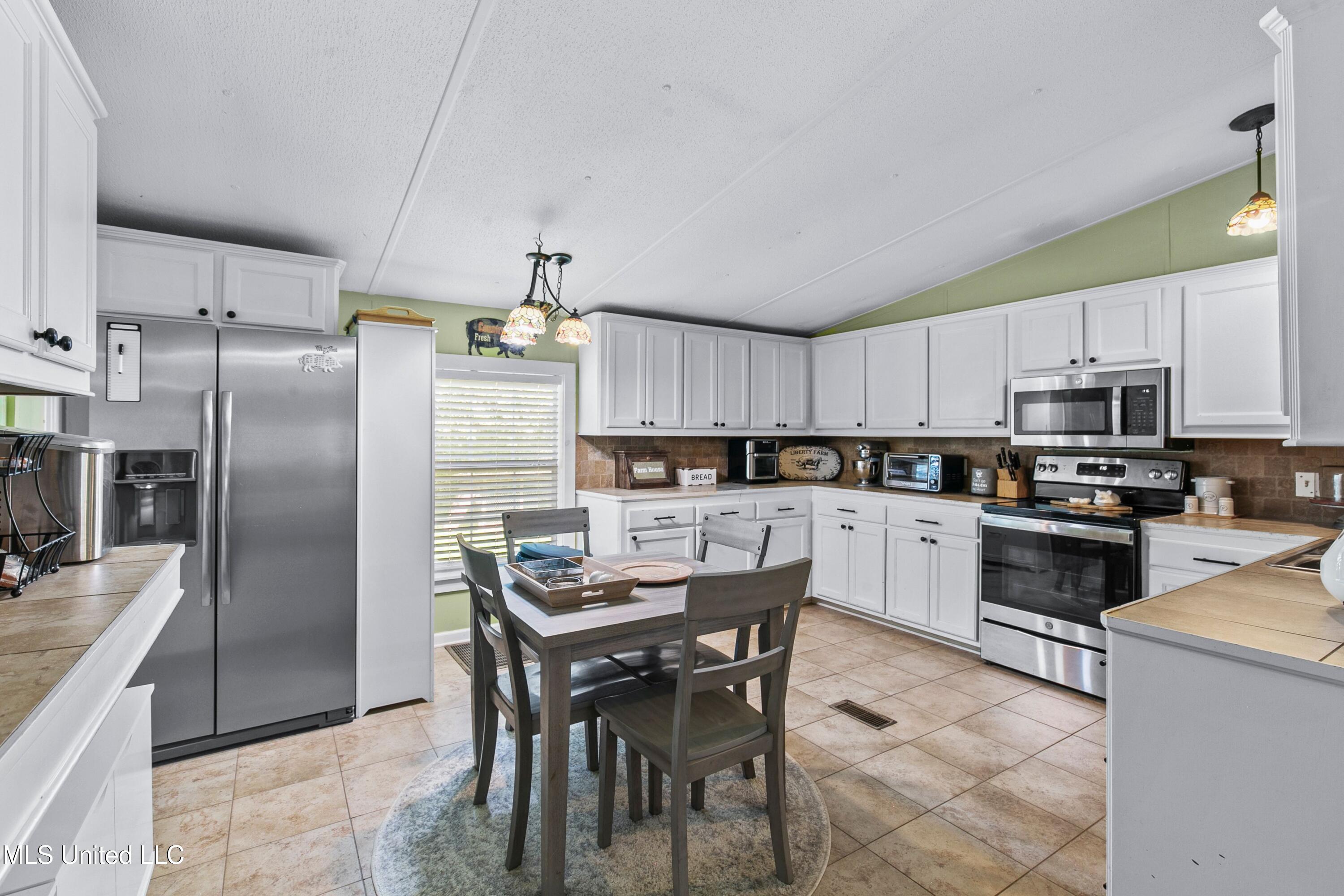 8079 Harmony Road Crystal Springs, MS 39059 - Photo 4 of 20 Kitchen