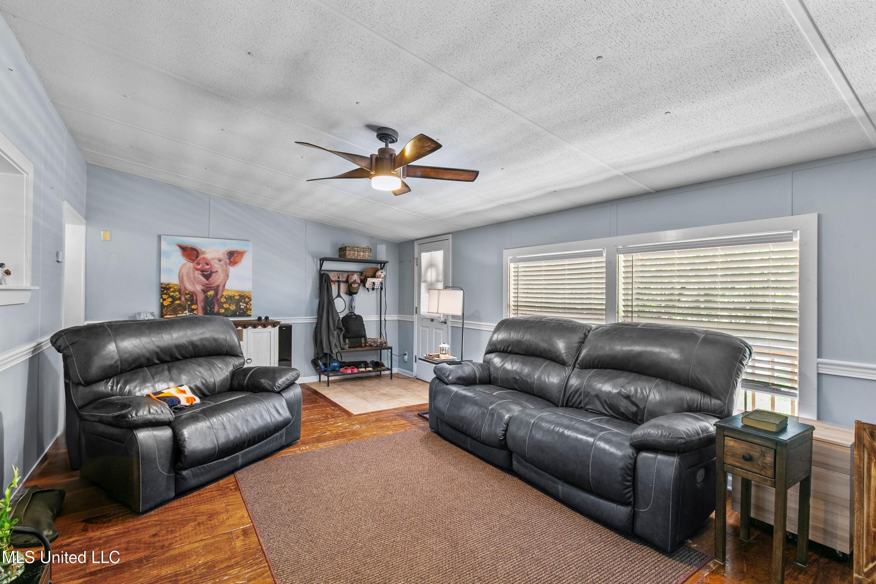 8079 Harmony Road Crystal Springs, MS 39059 - Photo 5 of 20 Living Room
