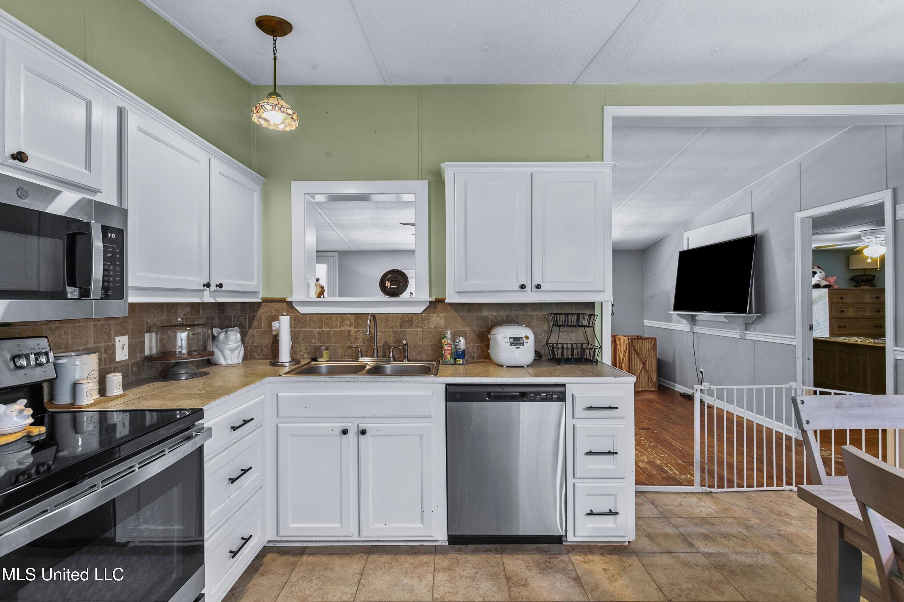 8079 Harmony Road Crystal Springs, MS 39059 - Photo 9 of 20 Kitchen