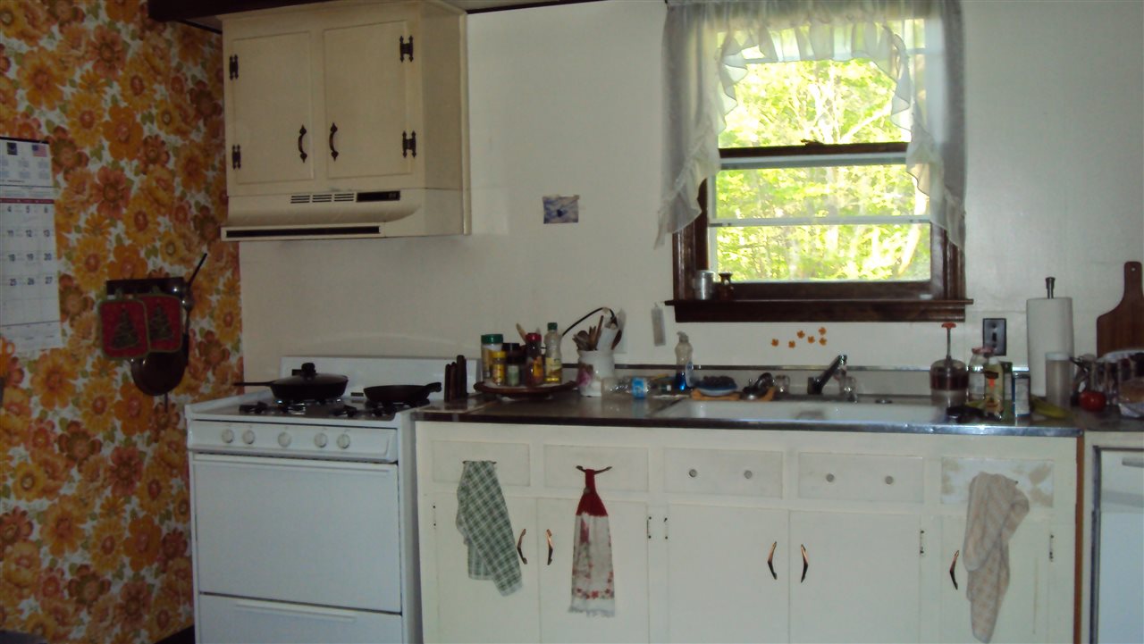 262 Clay Hill Road Hartland, VT 05048 - Photo 3 of 8 Gallery Image 3