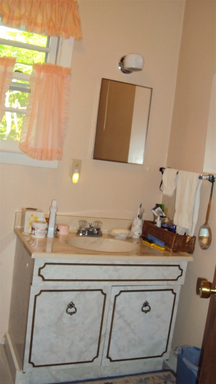 262 Clay Hill Road Hartland, VT 05048 - Photo 5 of 8 Gallery Image 5