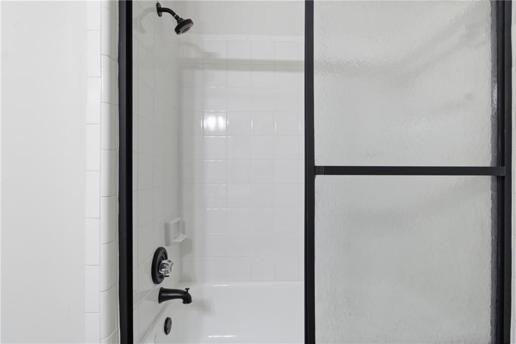 2110 Meadow View Court Grayson, GA 30017 - Photo 15 of 51