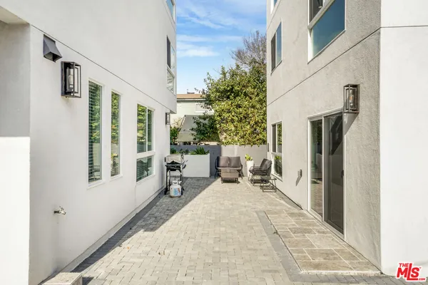 $4,826 | 2057 South Garth Avenue, Los Angeles, CA 90034