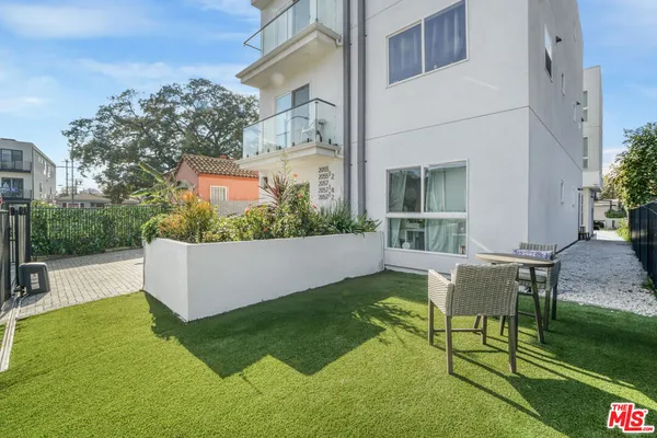 $4,826 | 2057 South Garth Avenue, Los Angeles, CA 90034