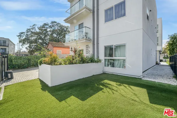 $4,826 | 2057 South Garth Avenue, Los Angeles, CA 90034