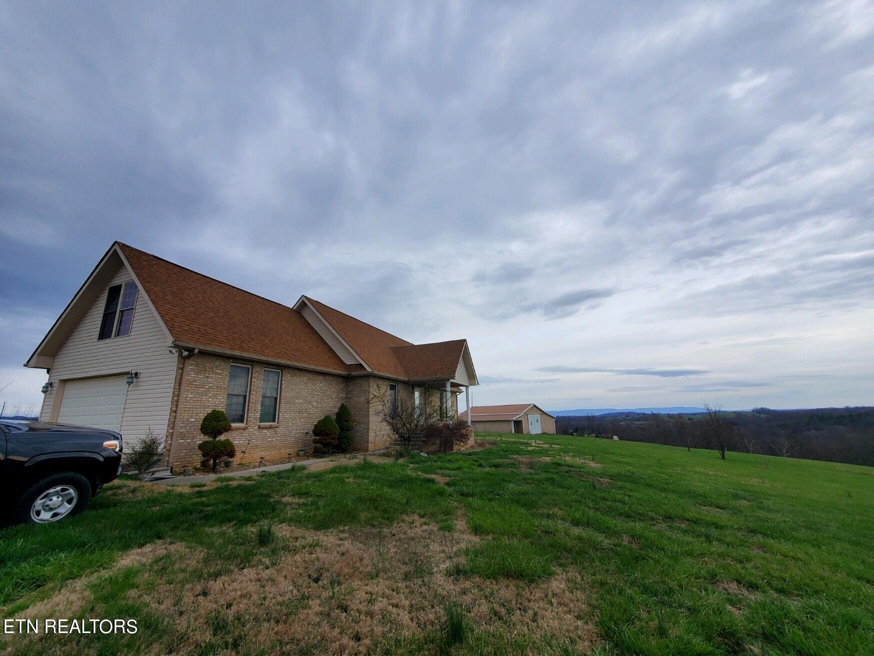 947 Locust Grove Road New Tazewell, TN 37825 - Photo 3 of 28 Gallery Image 3