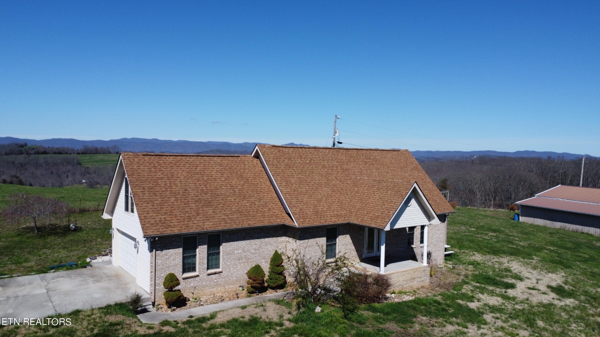 947 Locust Grove Road New Tazewell, TN 37825 - Photo 4 of 28 Gallery Image 4