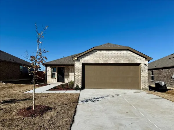 $1,800 | 6318 Portsmouth Lane, Greenville, TX 75402