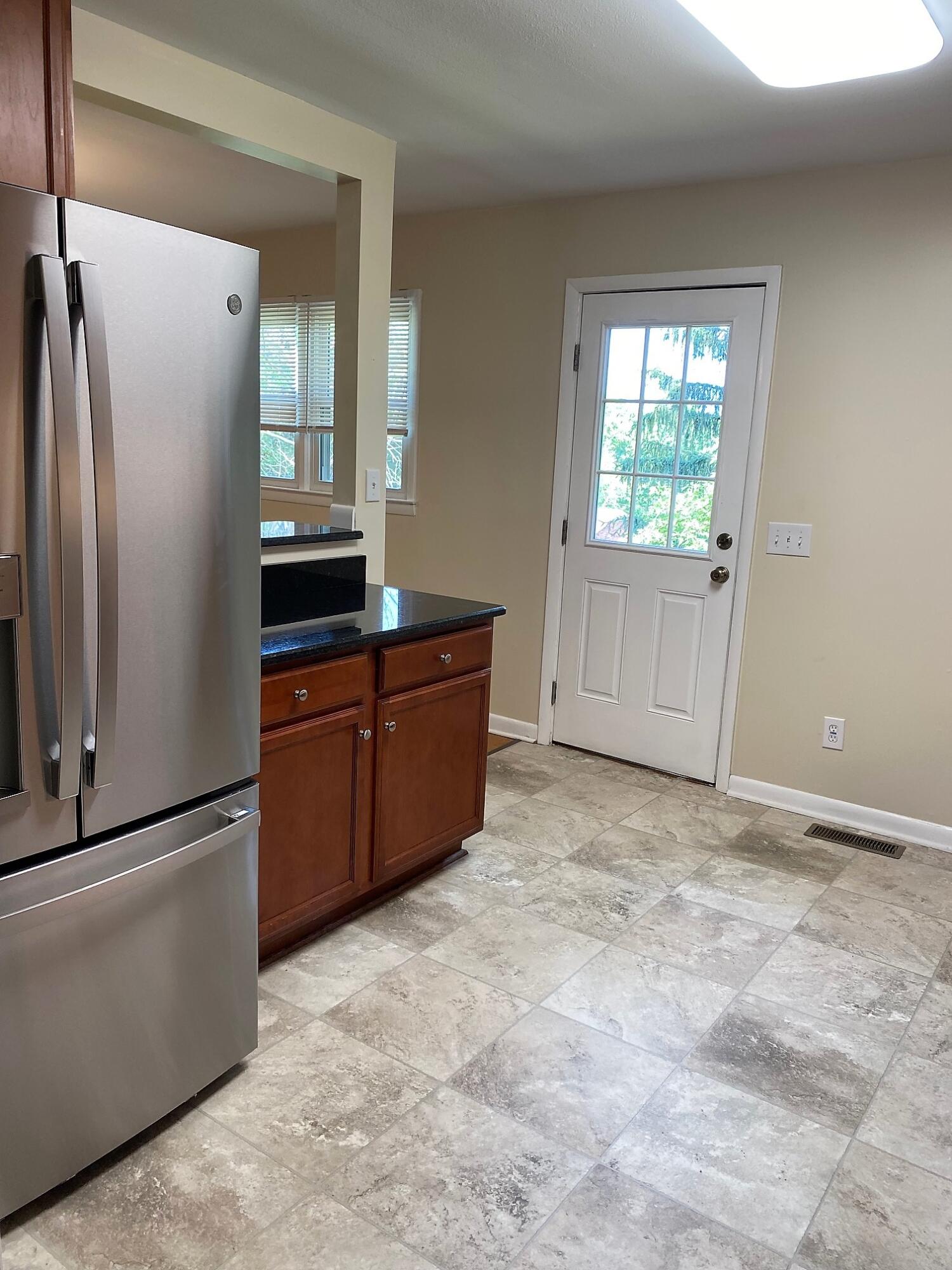 305 Eastley Road Kingsport, TN 37660 - Photo 15 of 43 Kitchen6