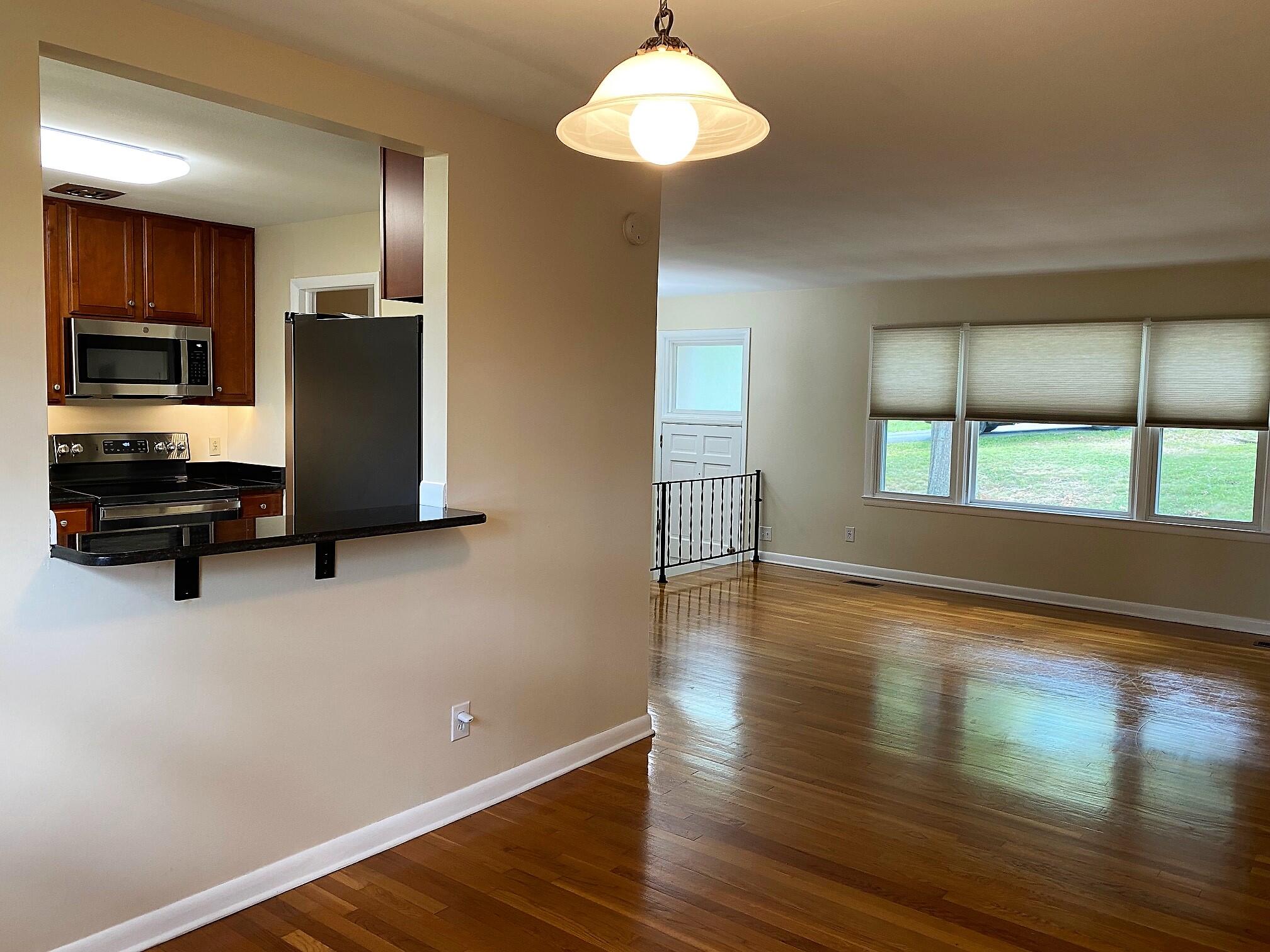 305 Eastley Road Kingsport, TN 37660 - Photo 8 of 43 DiningKitchen1