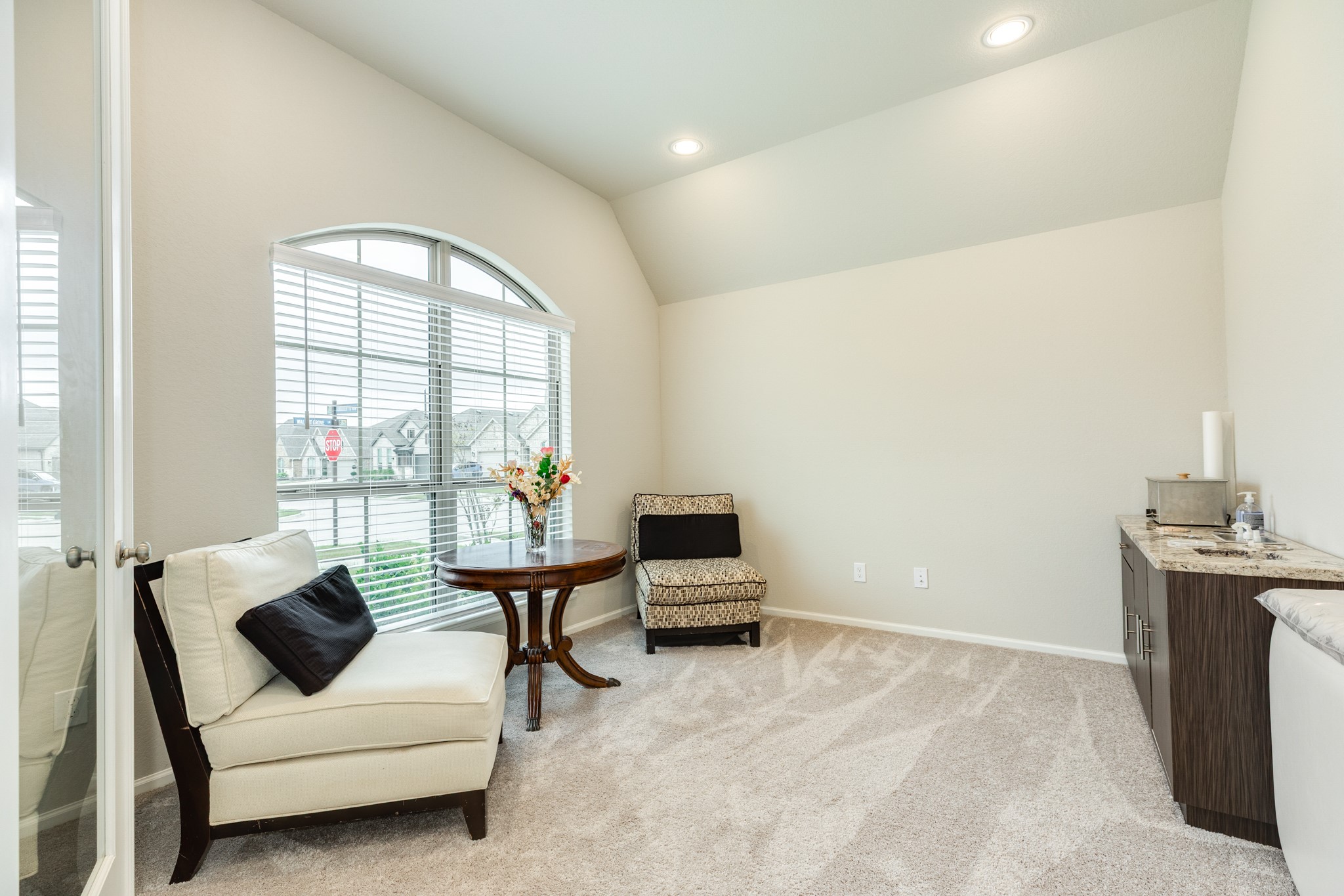 5138 Walnut Grv Lane Manvel, TX 77578 - Photo 21 of 43 a living room with furniture