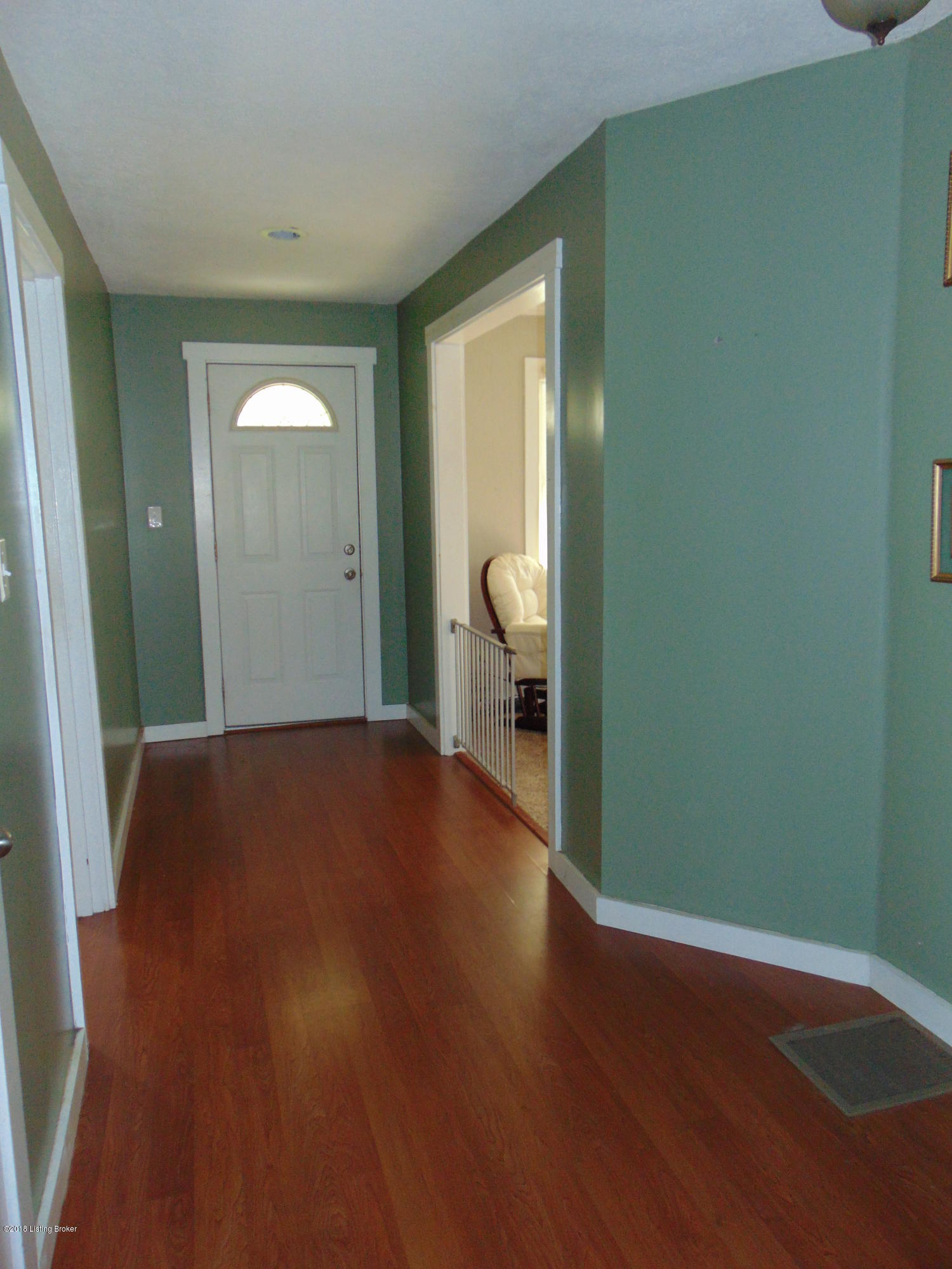 4741 Dover Road Louisville, KY 40216 - Photo 9 of 21 Hallway