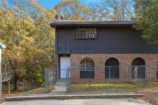 a front view of house with yard