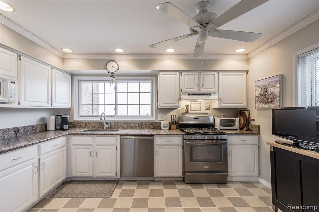 1145 East Fairview Lane Rochester Hills, MI 48306 - Photo 5 of 19