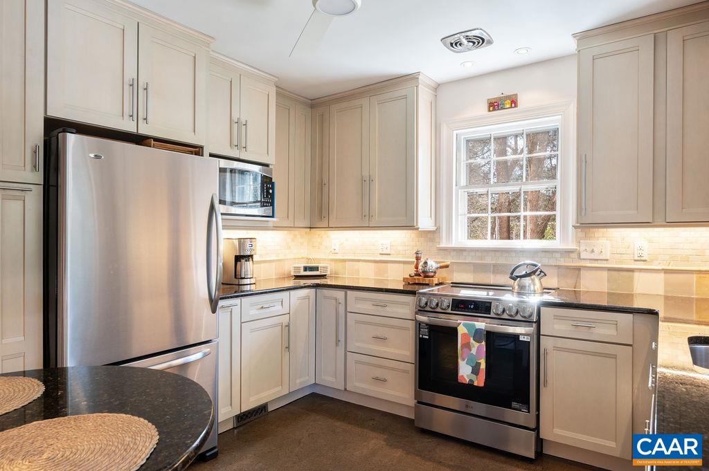 1621 Meadowbrook Heights Road Charlottesville, VA 22901 - Photo 8 of 37 Gallery Image 8