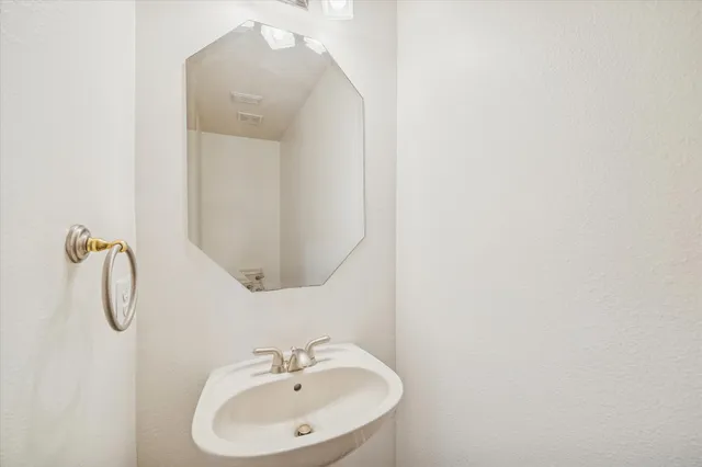 $3,600 | 15614 Stone Gables Lane, Houston, TX 77044